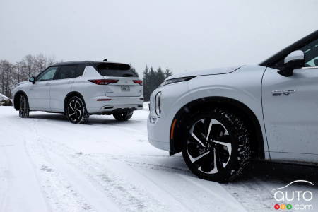 2023 Mitsubishi Outlander PHEVs, on the snow